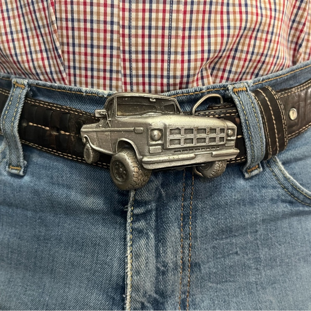 Vintage Pickup Truck Belt Buckle - 3D Silver-Tone Western Accessory